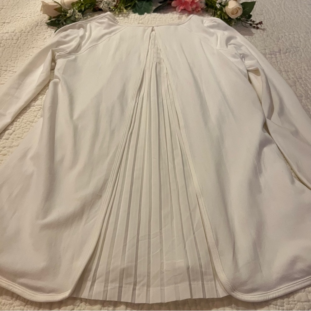 RARE! Lululemon Making Moves Long Sleeve! - Picture 11 of 12